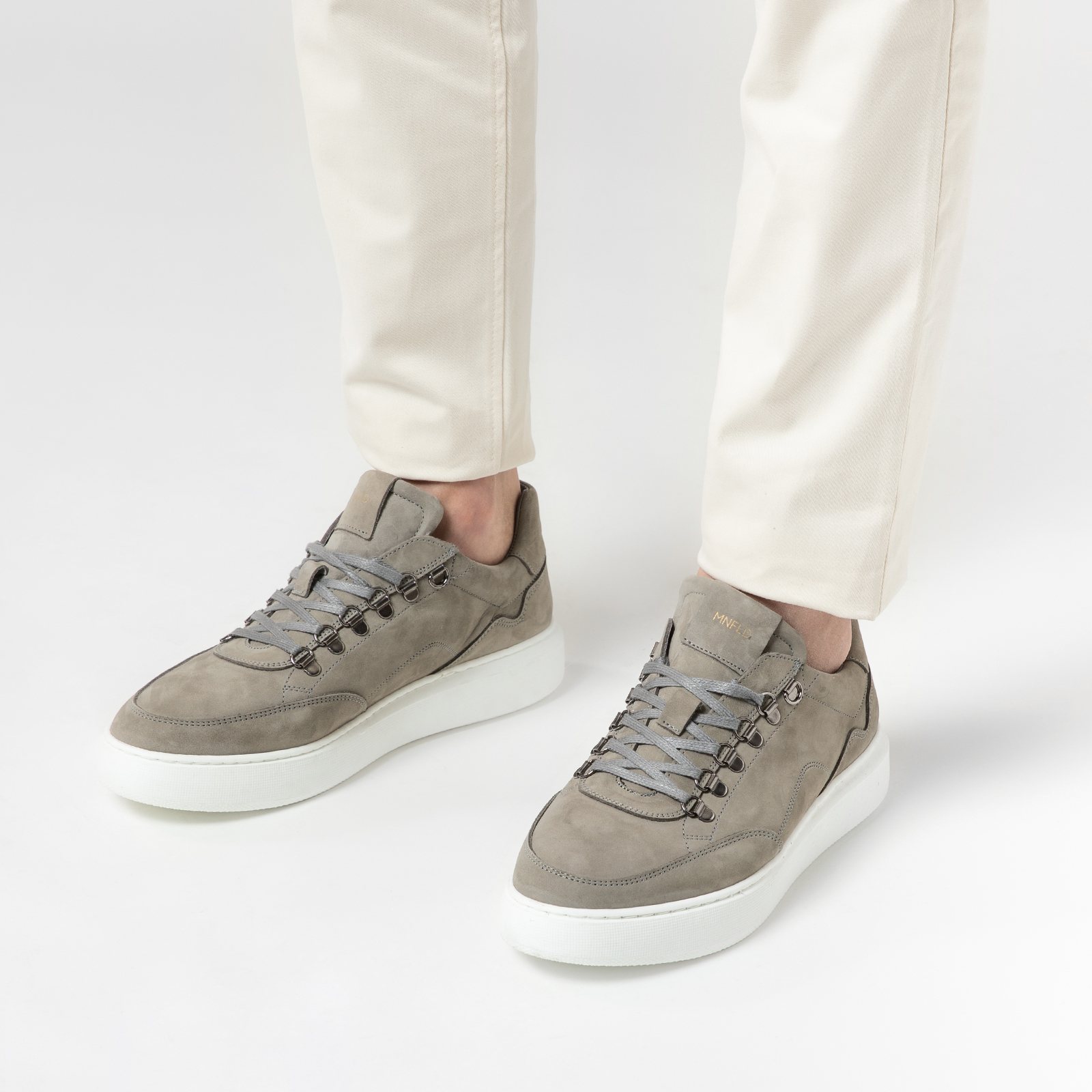 Grijze nubuck sneakers Basic Essentials Manfield Manfield