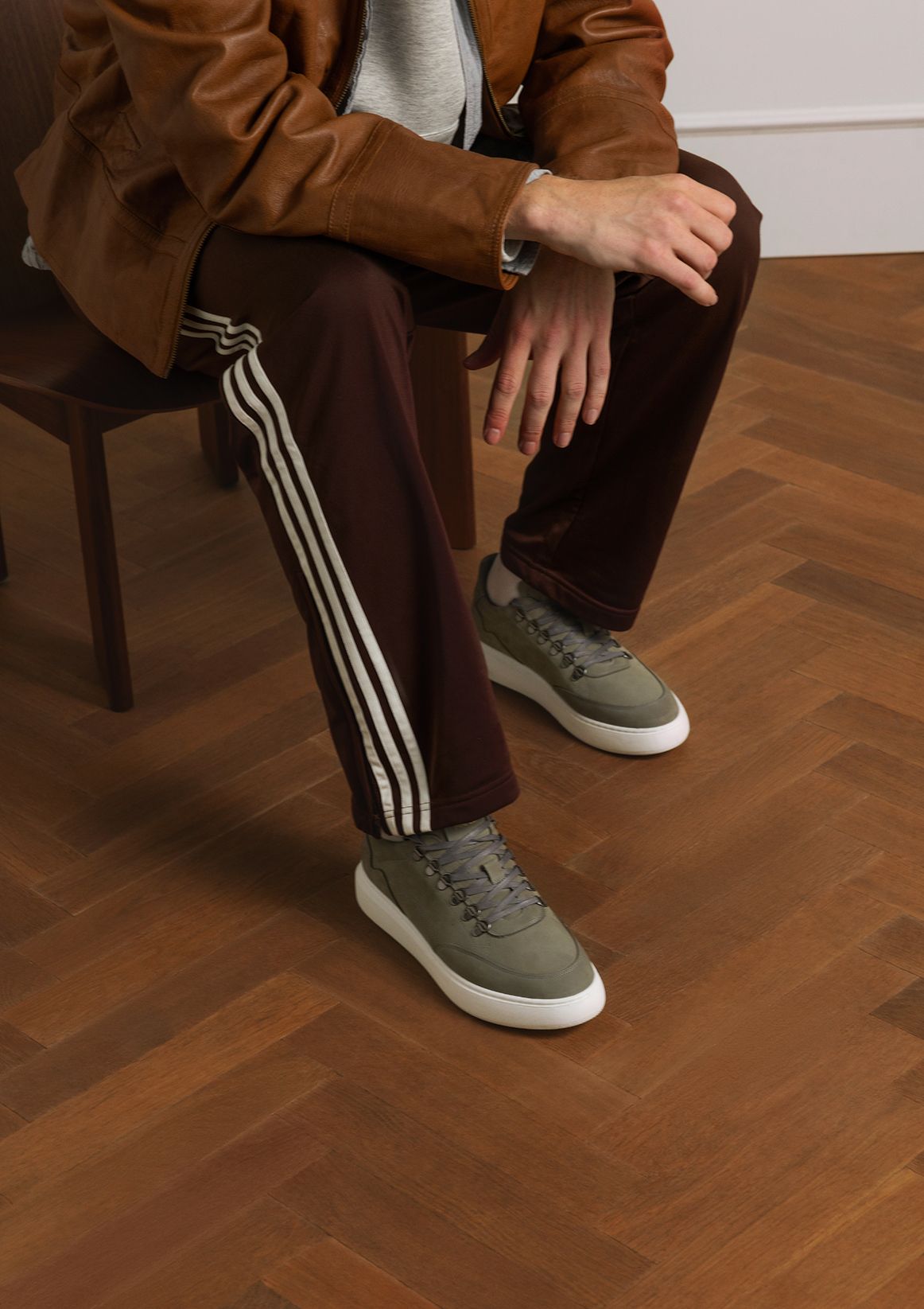Graue Nubuk-Sneaker