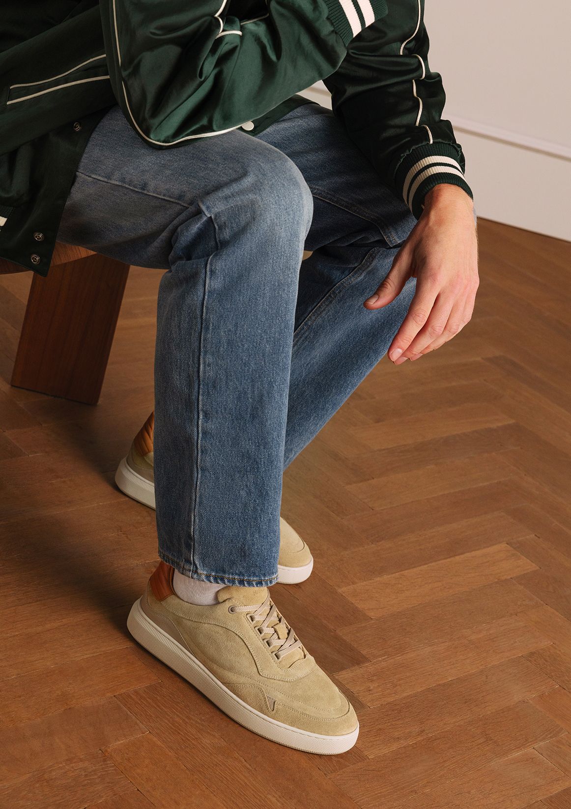 Beige suède sneakers