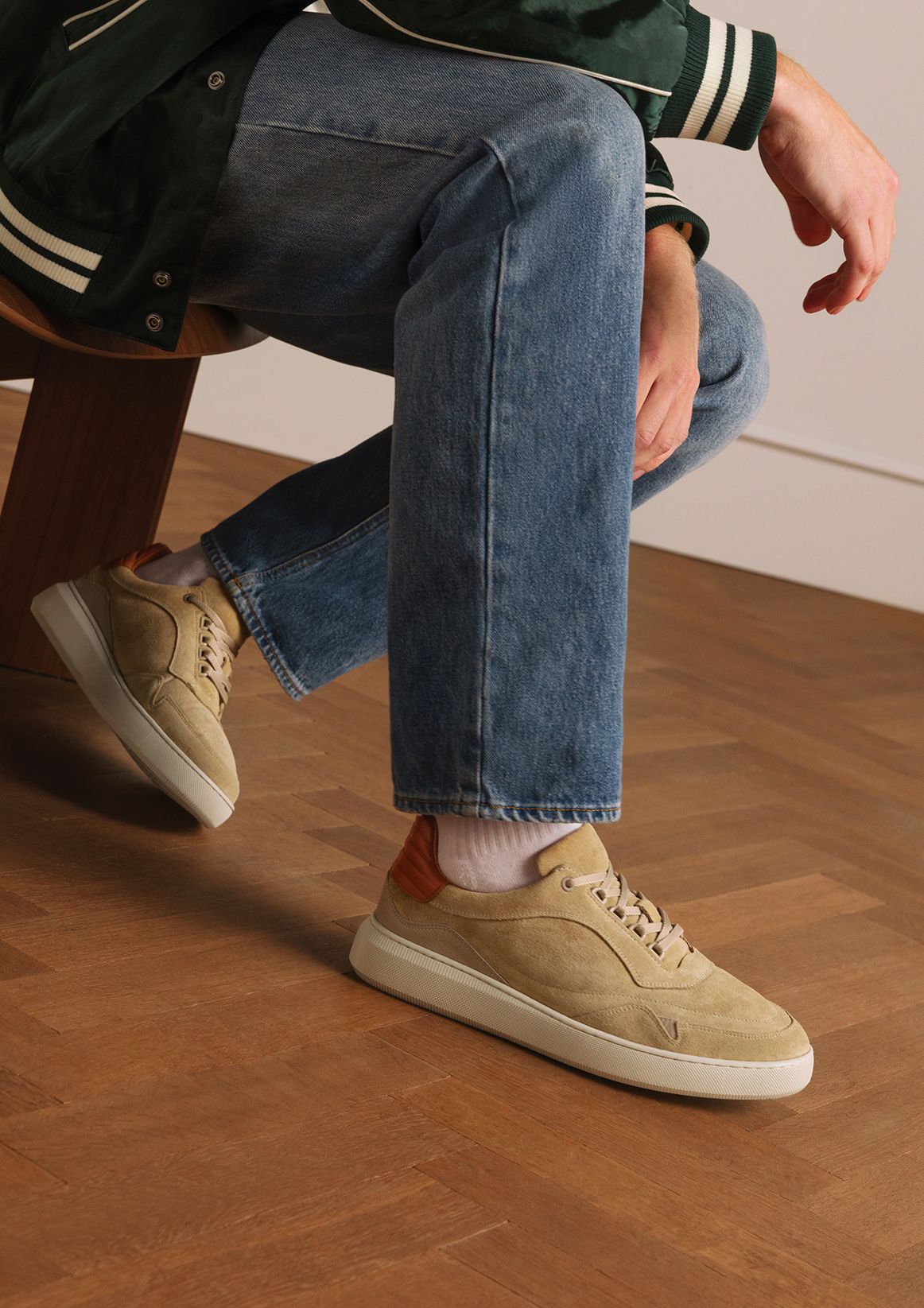 Beige suède sneakers