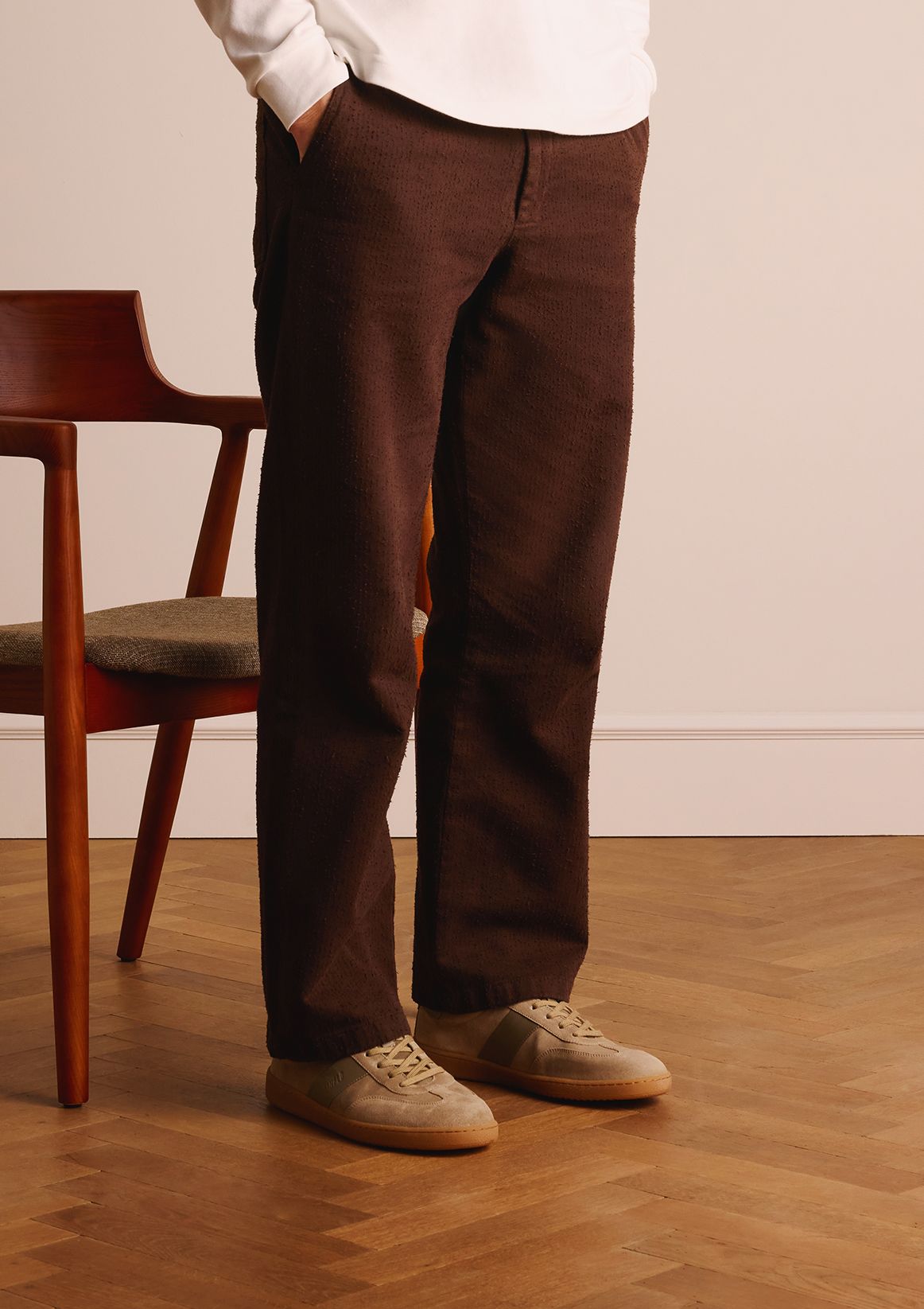 Beige suède sneakers
