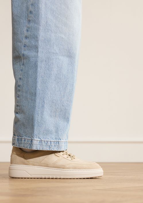 Beige suède sneakers