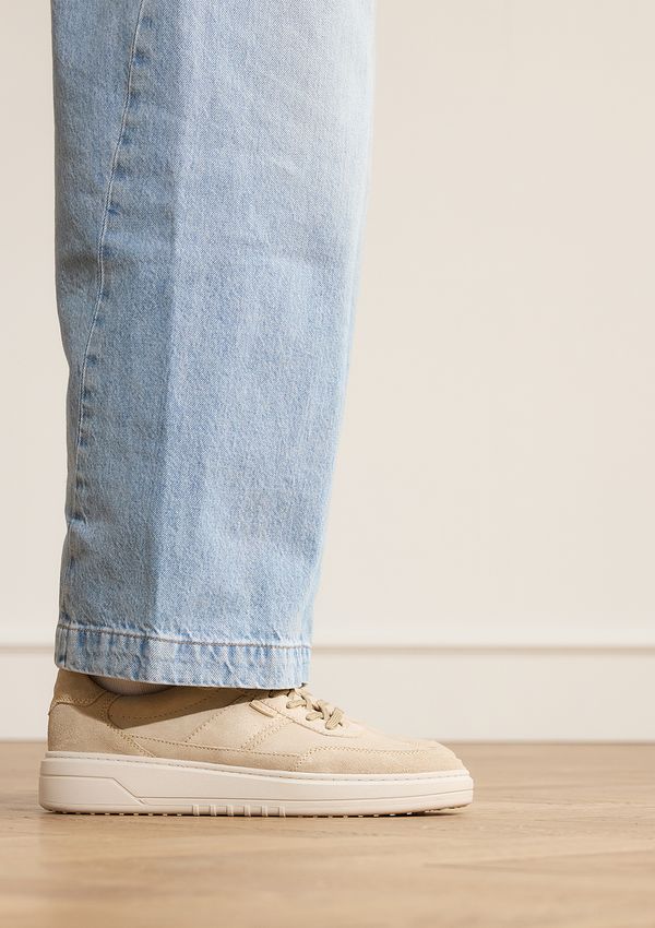 Beige suède sneakers