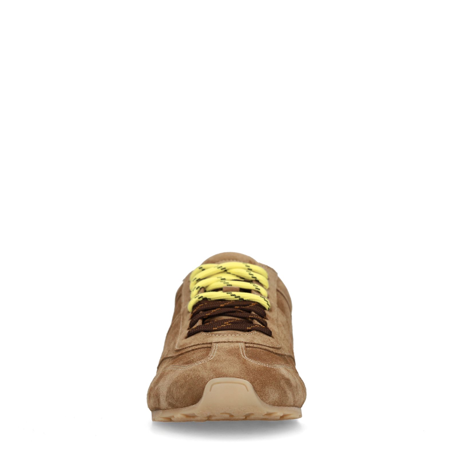 Beigefarbene Veloursleder-Sneaker mit unterschiedlichen Schnürsenkeln
