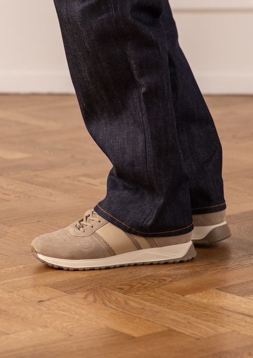 Beigefarbene Veloursleder-Sneaker mit Glattleder-Details