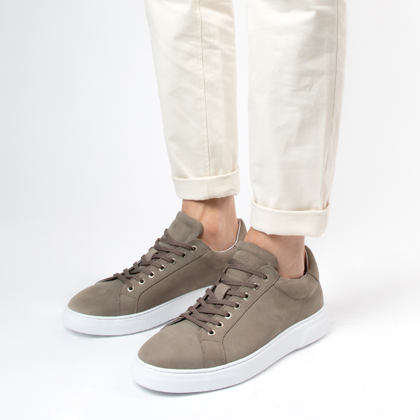 Taupe nubuck sneakers Lage sneakers Manfield Manfield