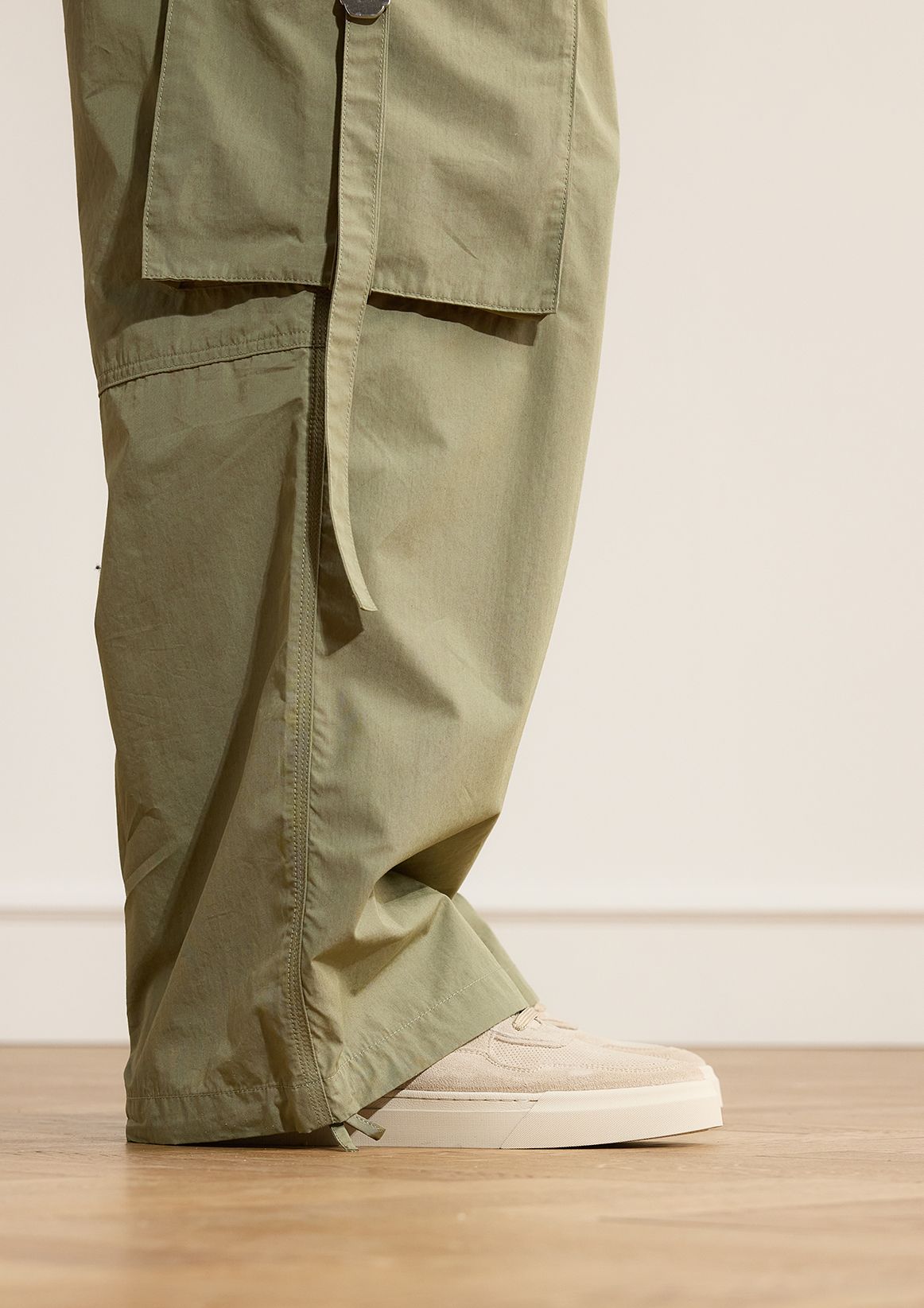 Beige suède sneakers