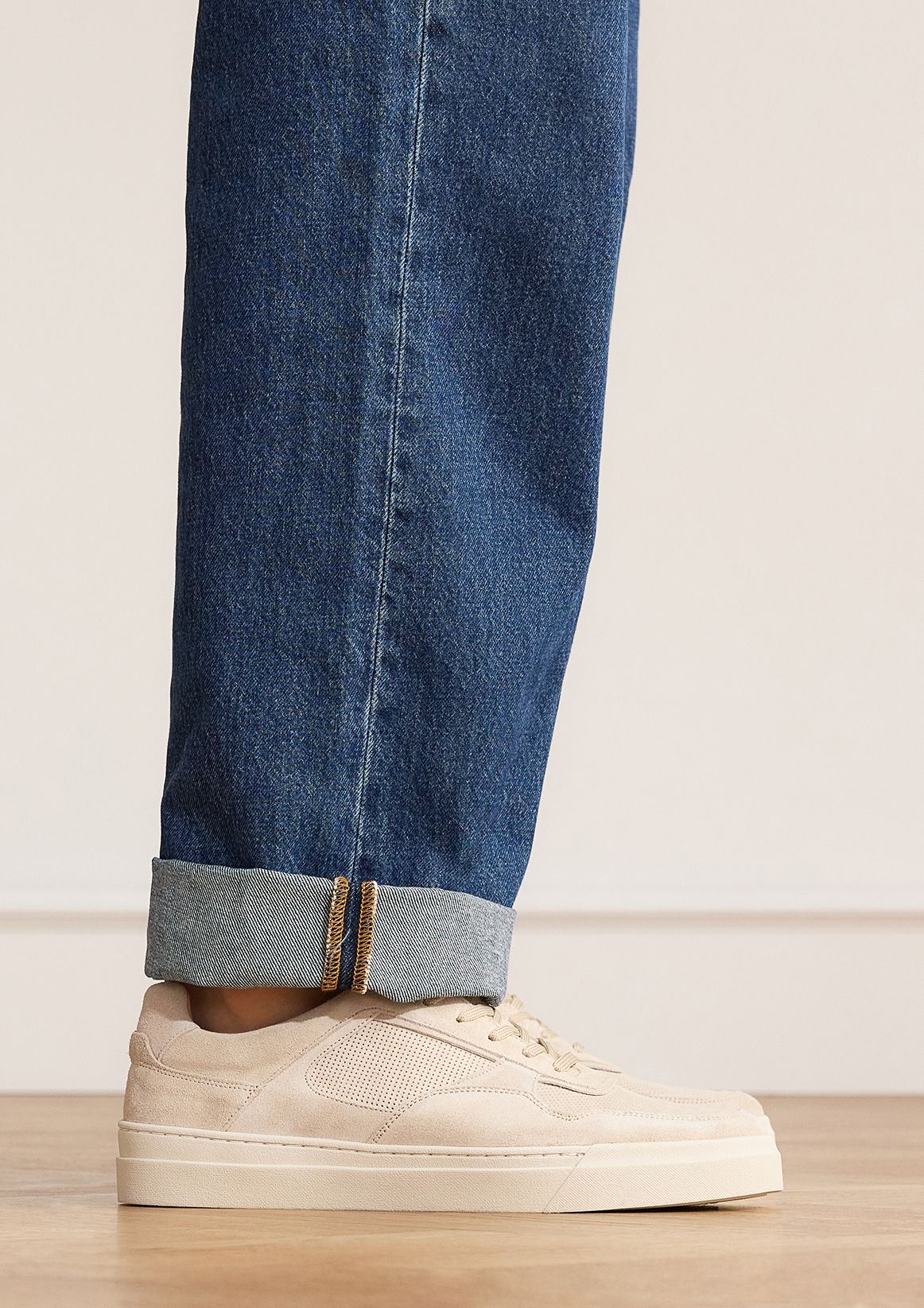 Beige suède sneakers