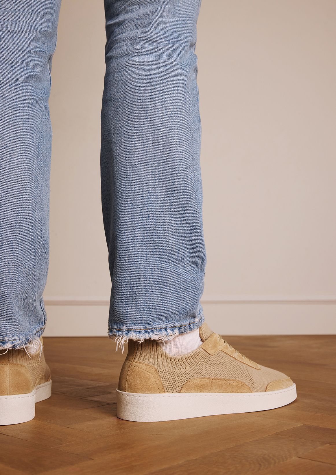 Beigefarbene Sneaker aus Knit Fabric