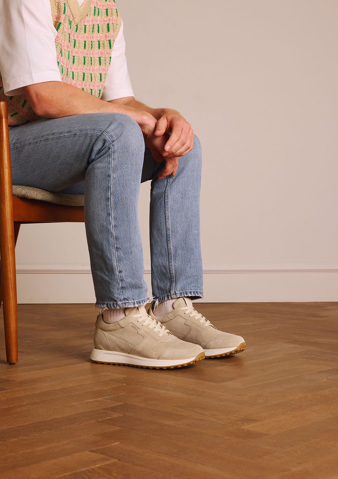 Beige suède sneakers