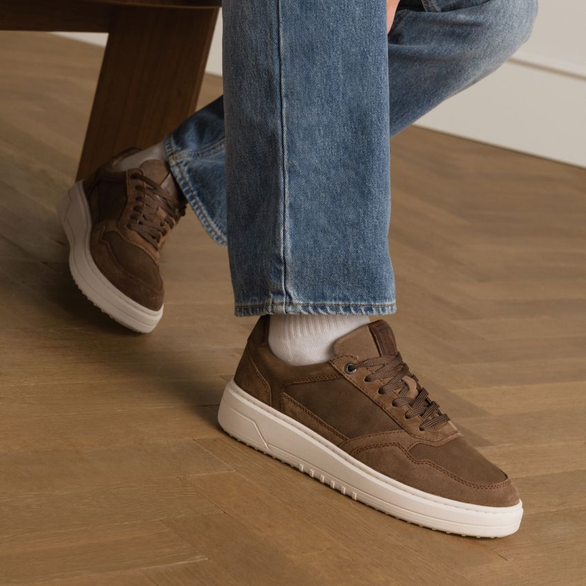 Bruine nubuck sneakers