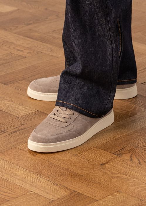 Beigefarbene Veloursleder-Sneaker