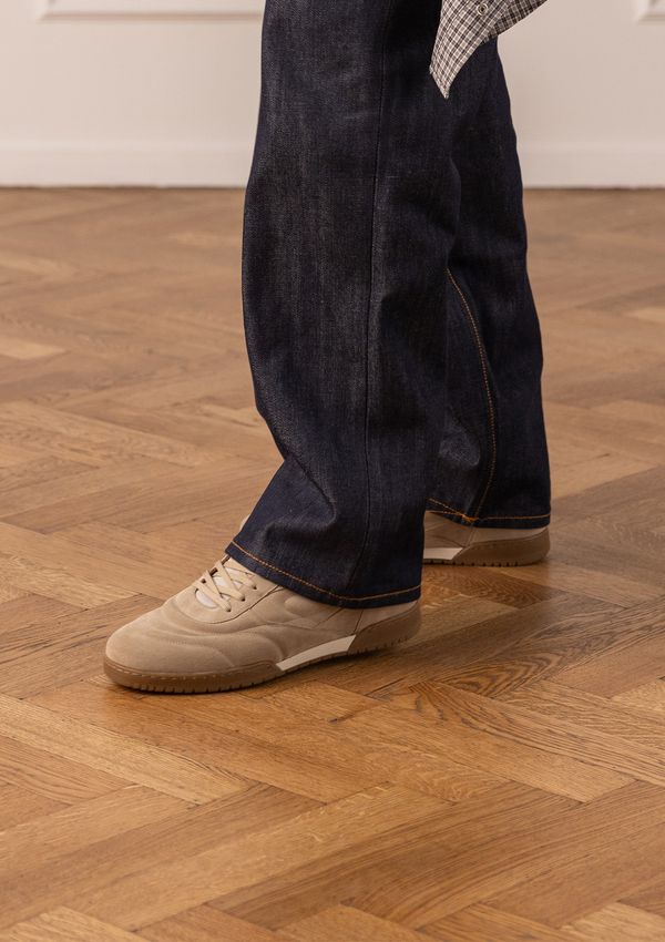 Beigefarbene Veloursleder-Sneaker