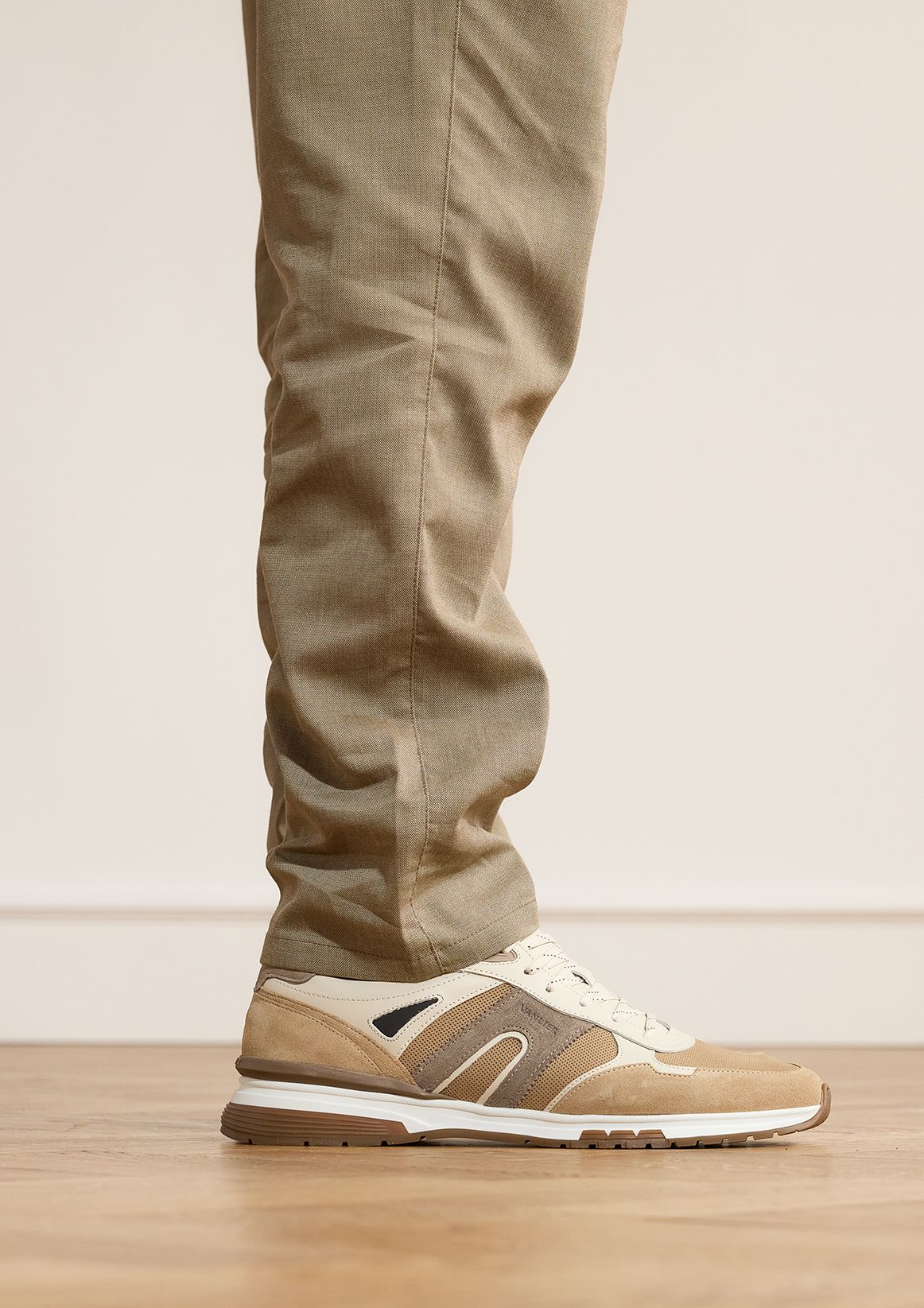 Taupe Veneto suède sneakers