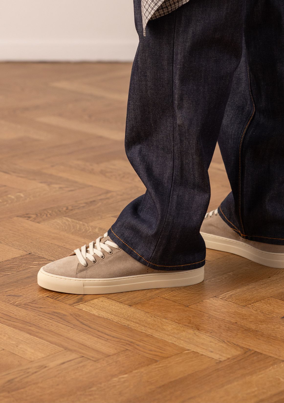 Taupe suède sneakers