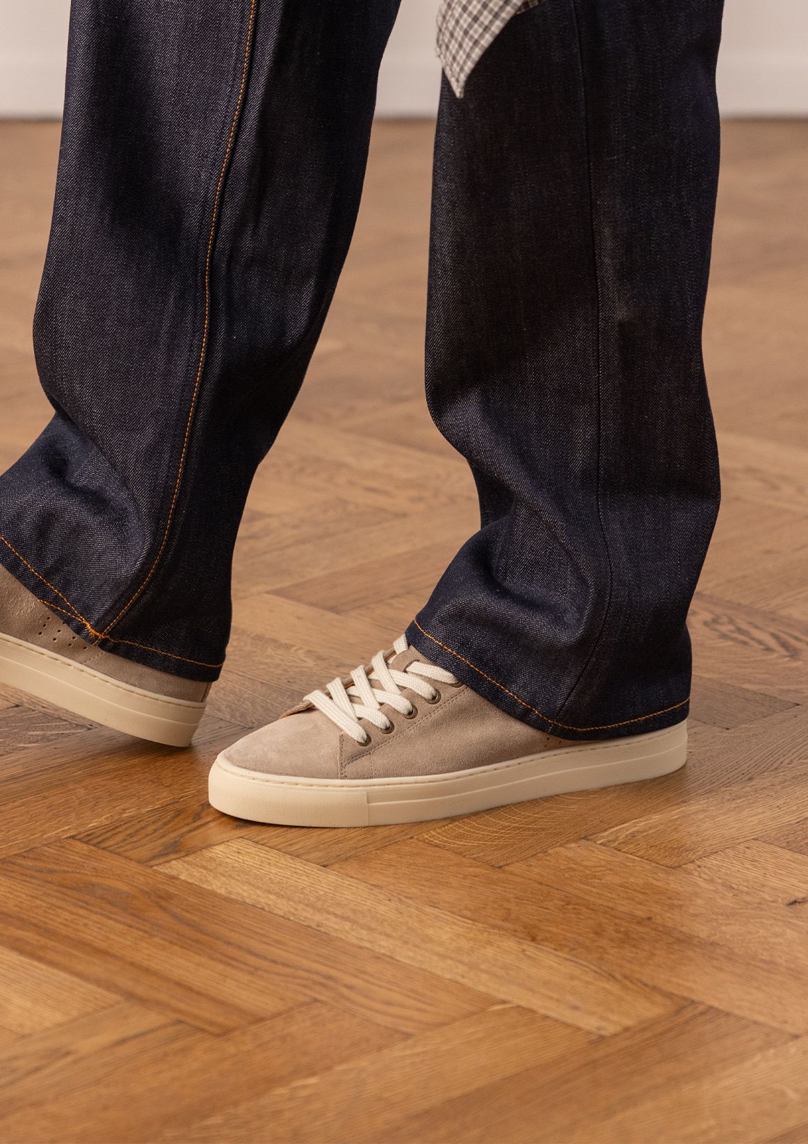 Taupe suède sneakers
