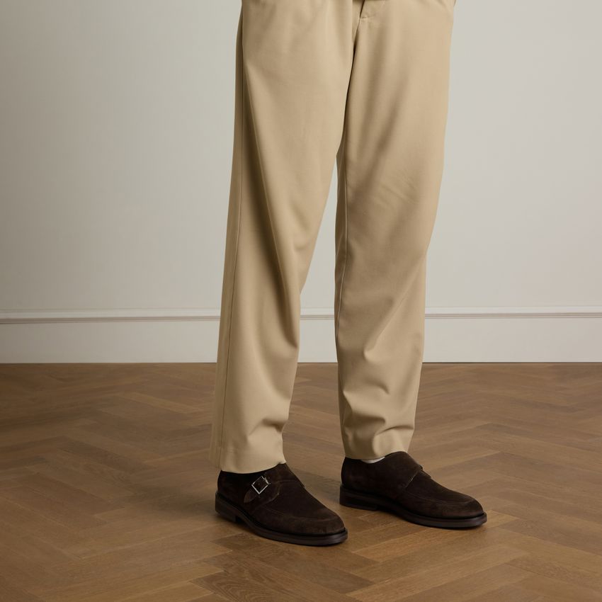 Dunkelbraune Schnallenschuhe aus Veloursleder