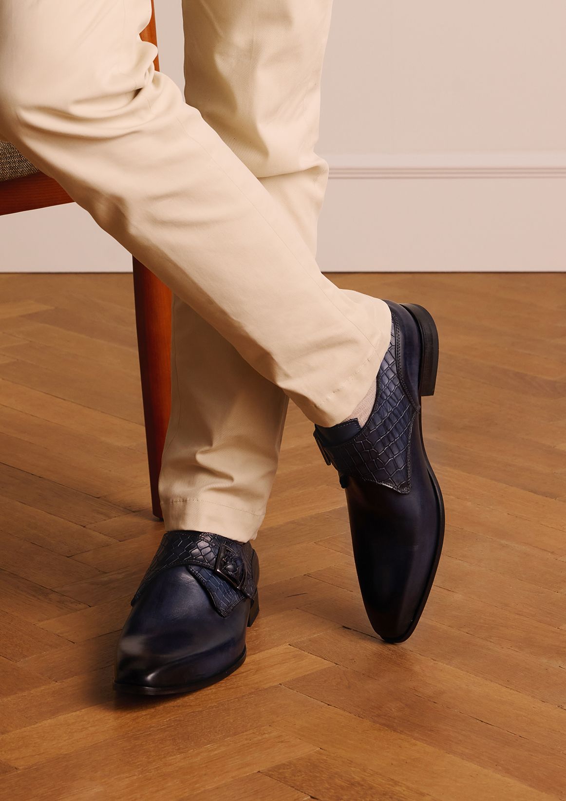 Donkerblauwe gespschoenen van leer