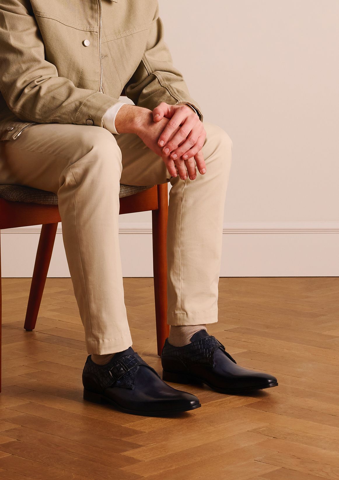 Donkerblauwe gespschoenen van leer