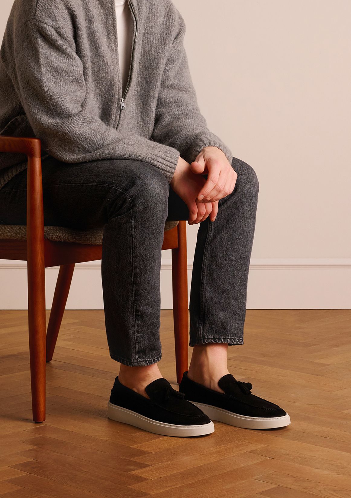 Zwarte suède loafers met kwastjes