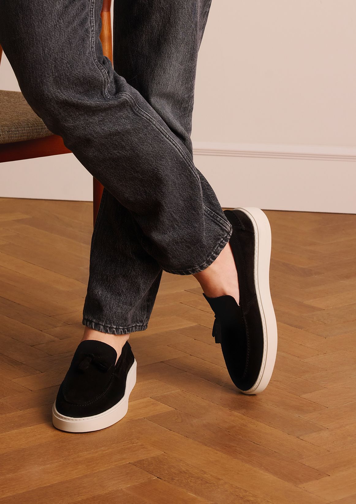 Zwarte suède loafers met kwastjes