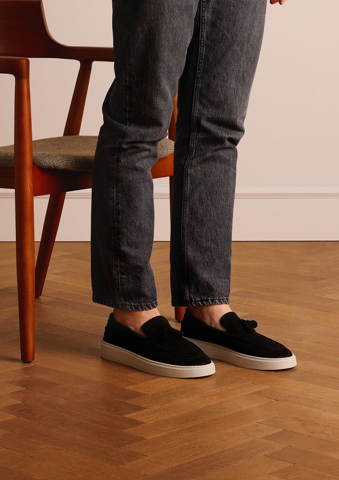 Zwarte suède loafers met kwastjes