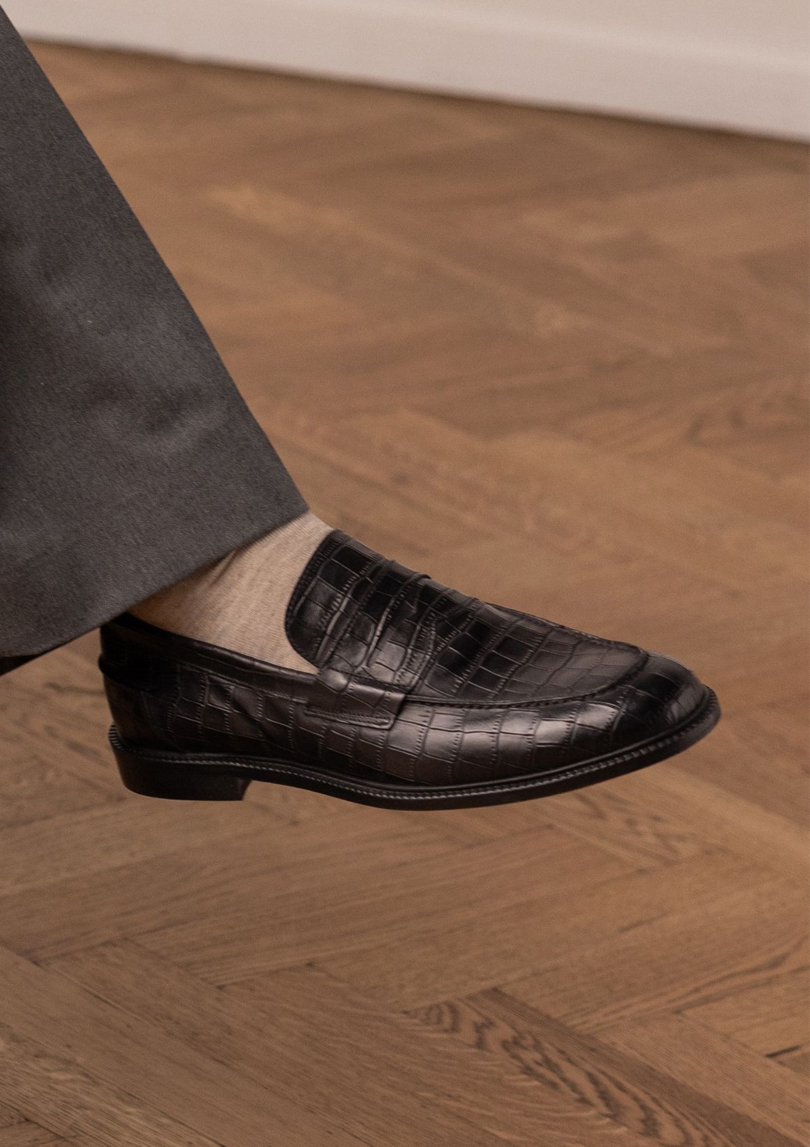 Schwarze Leder-Loafer mit Krokomuster