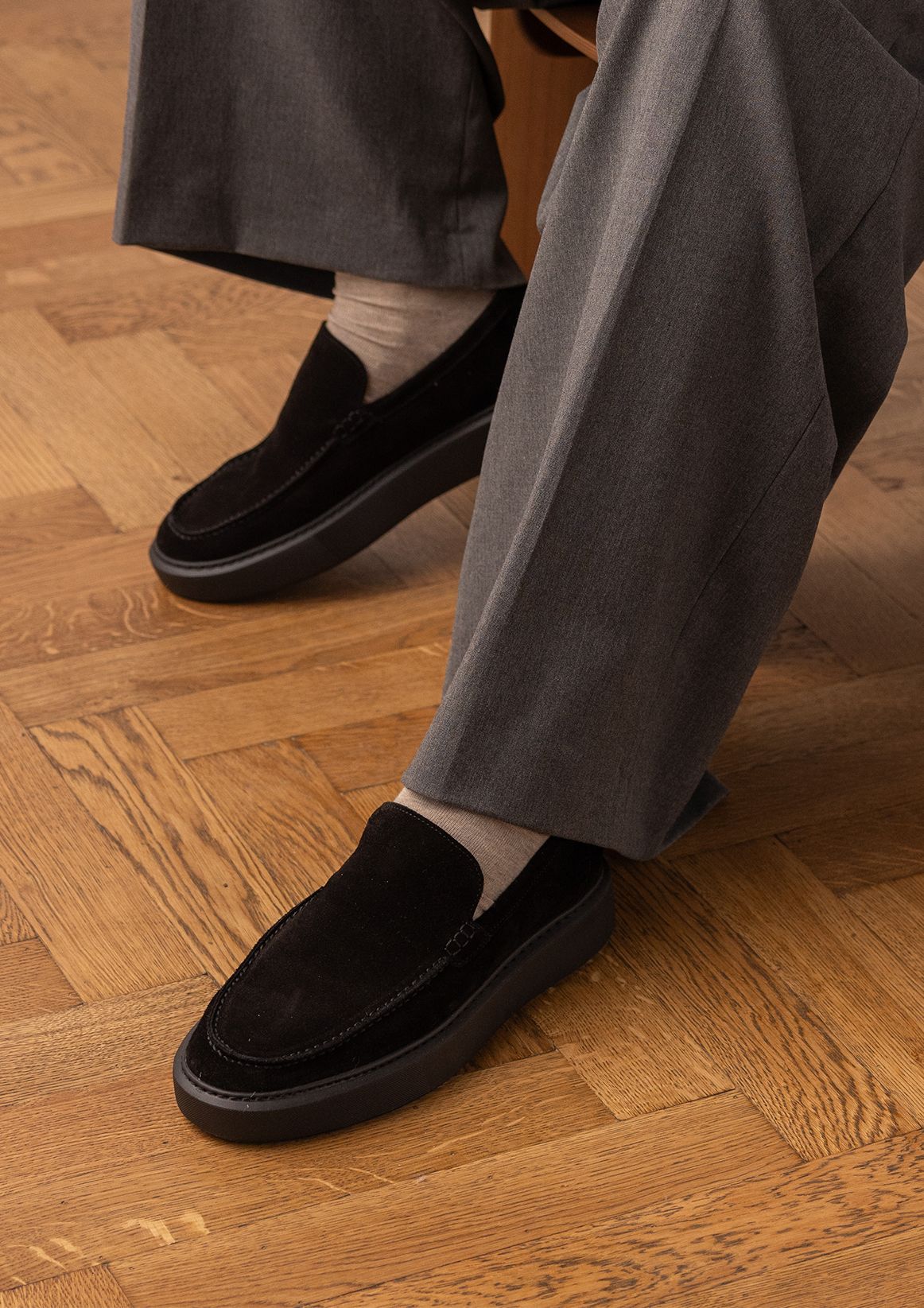 Zwarte suède loafers