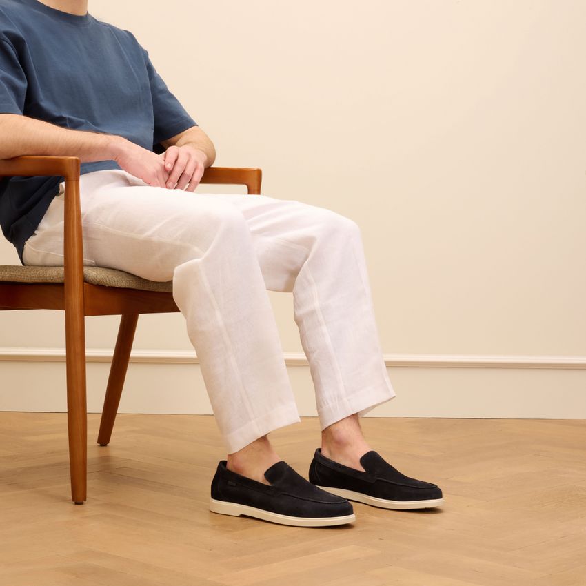 Donkerblauwe suède loafers