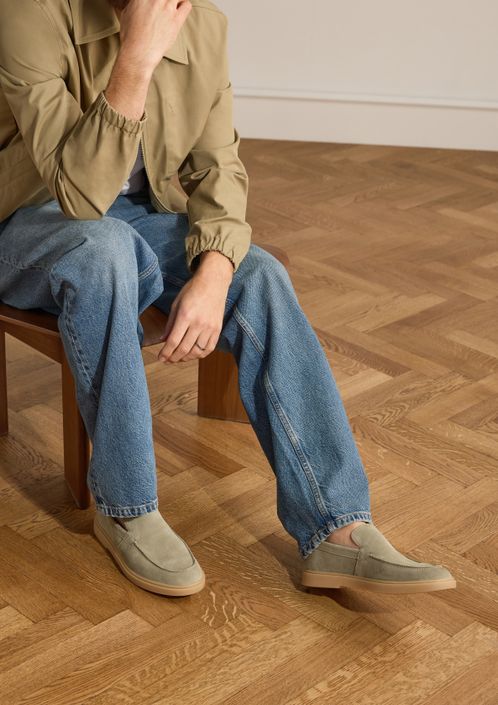 Grüne Veloursleder-Loafer