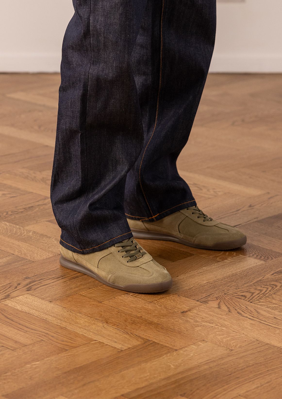 Grüne Veloursleder-Sneaker