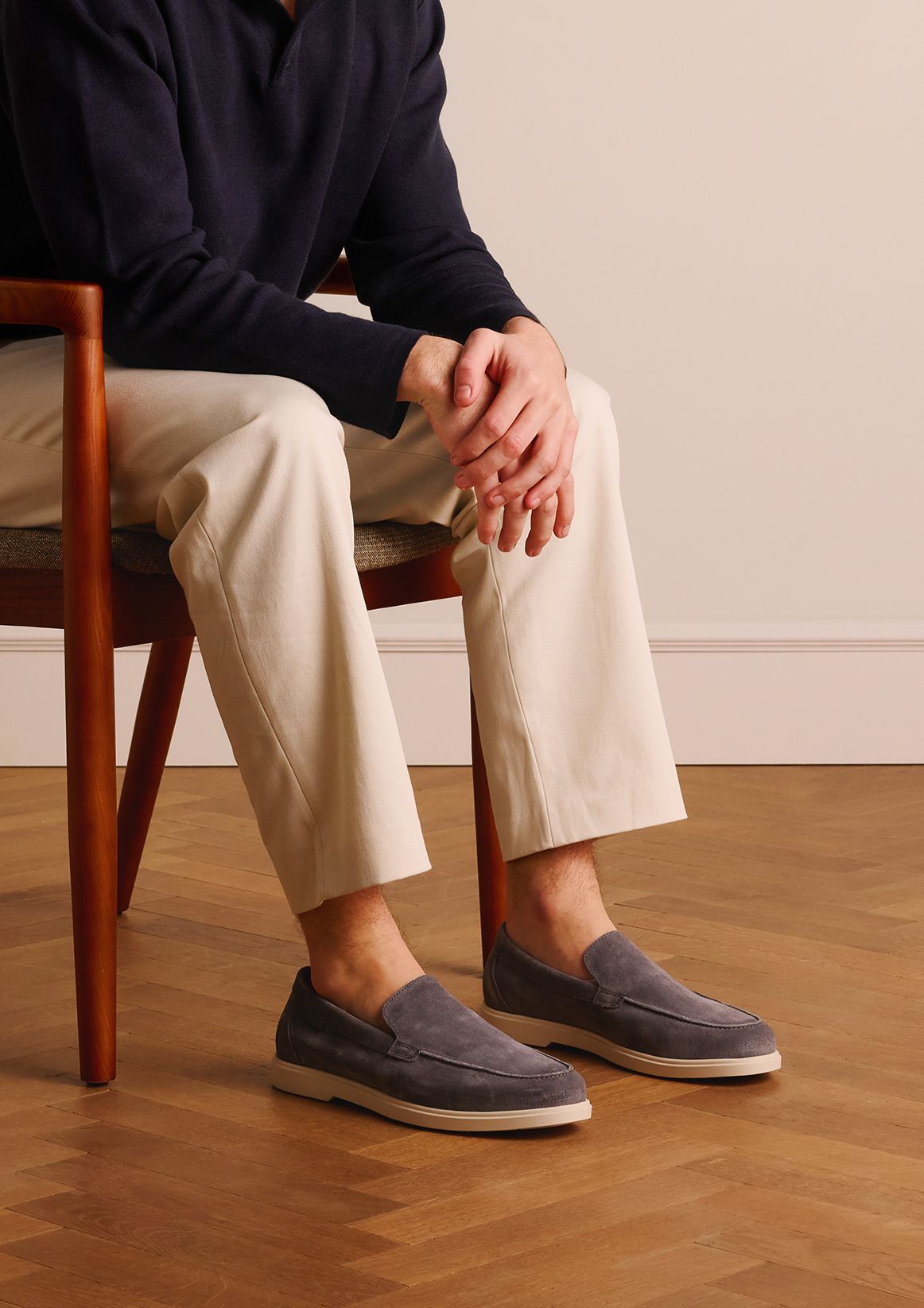 Grijze suède loafers