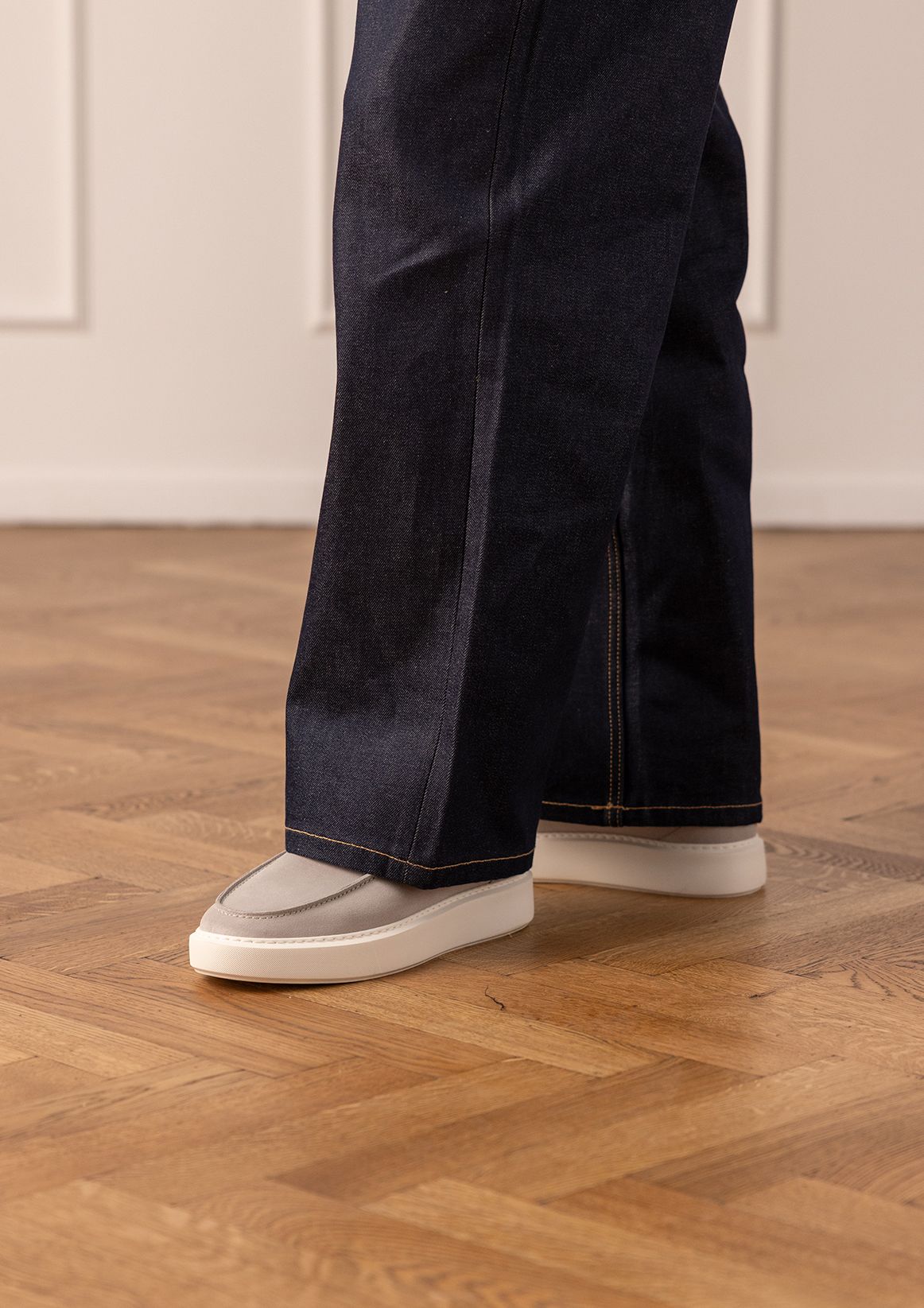 Licht grijze suède loafers