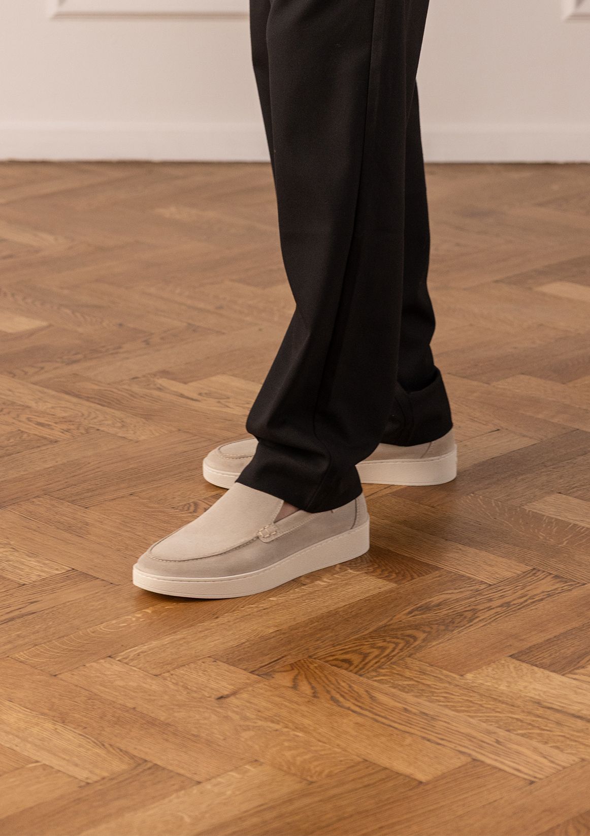 Licht grijze suède loafers