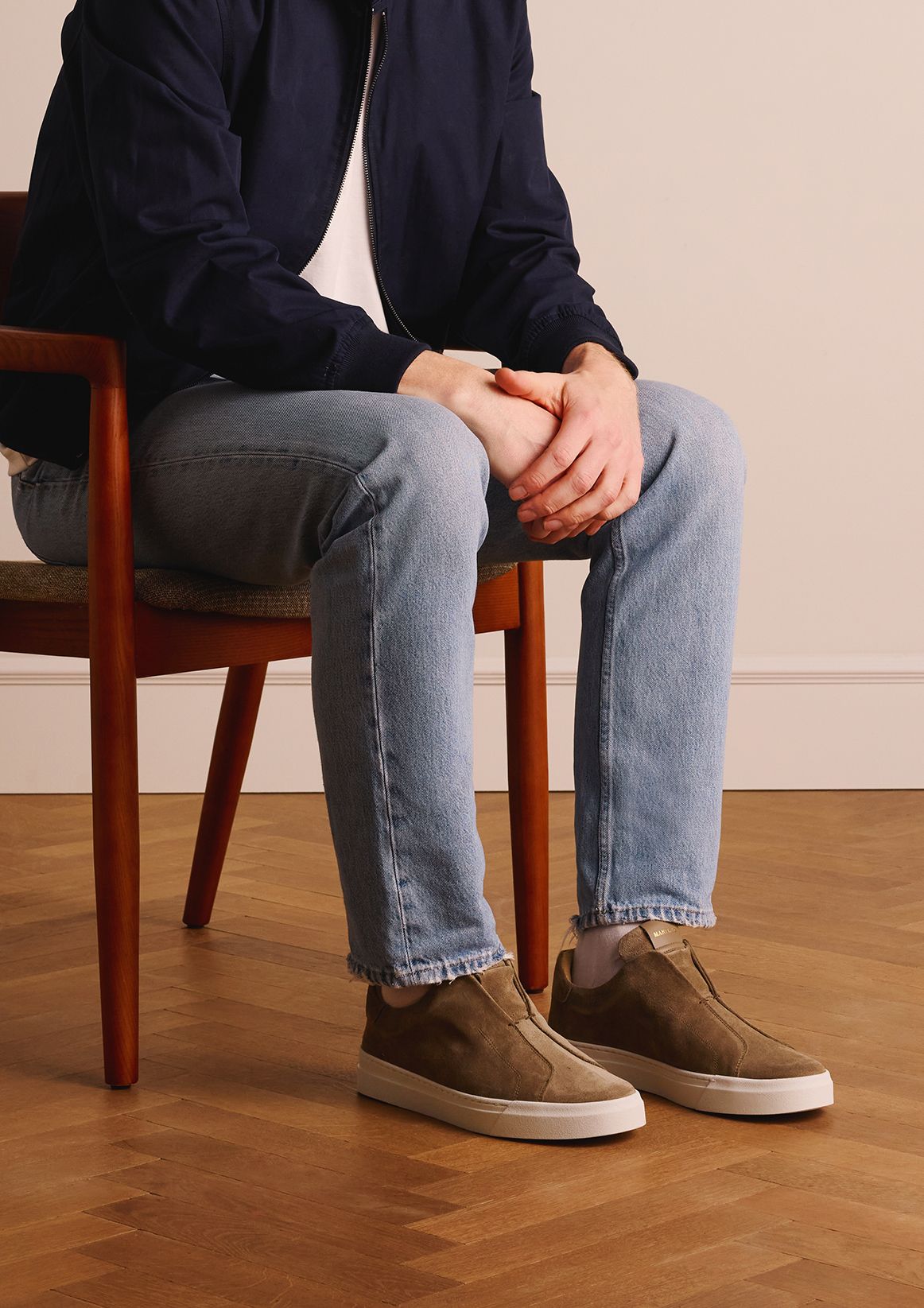 Taupefarbene Veloursleder-Loafer