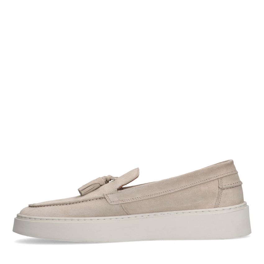 Beige suède loafers met kwastjes