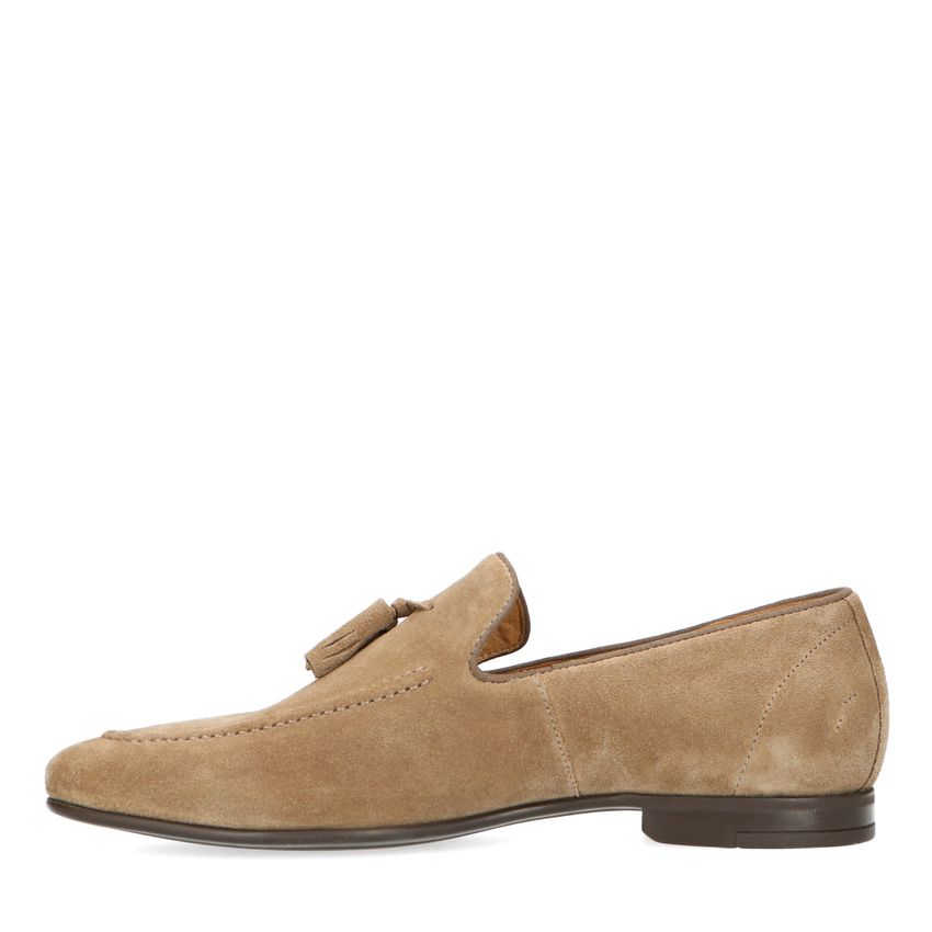 Taupe suède loafers met kwastjes