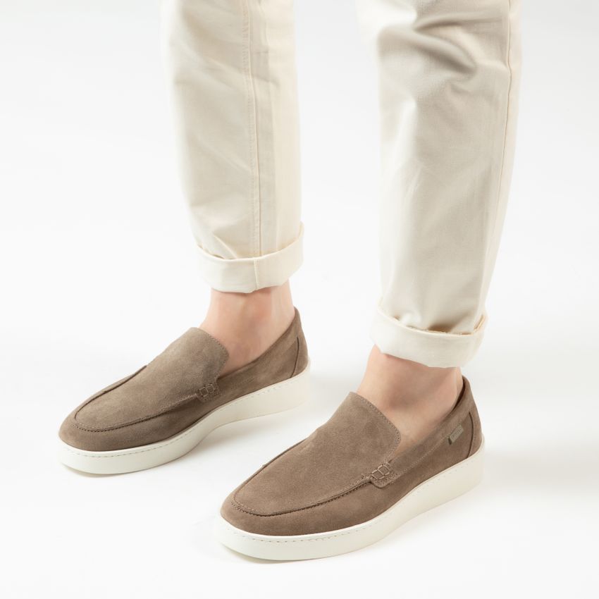 Taupefarbene Veloursleder-Loafer