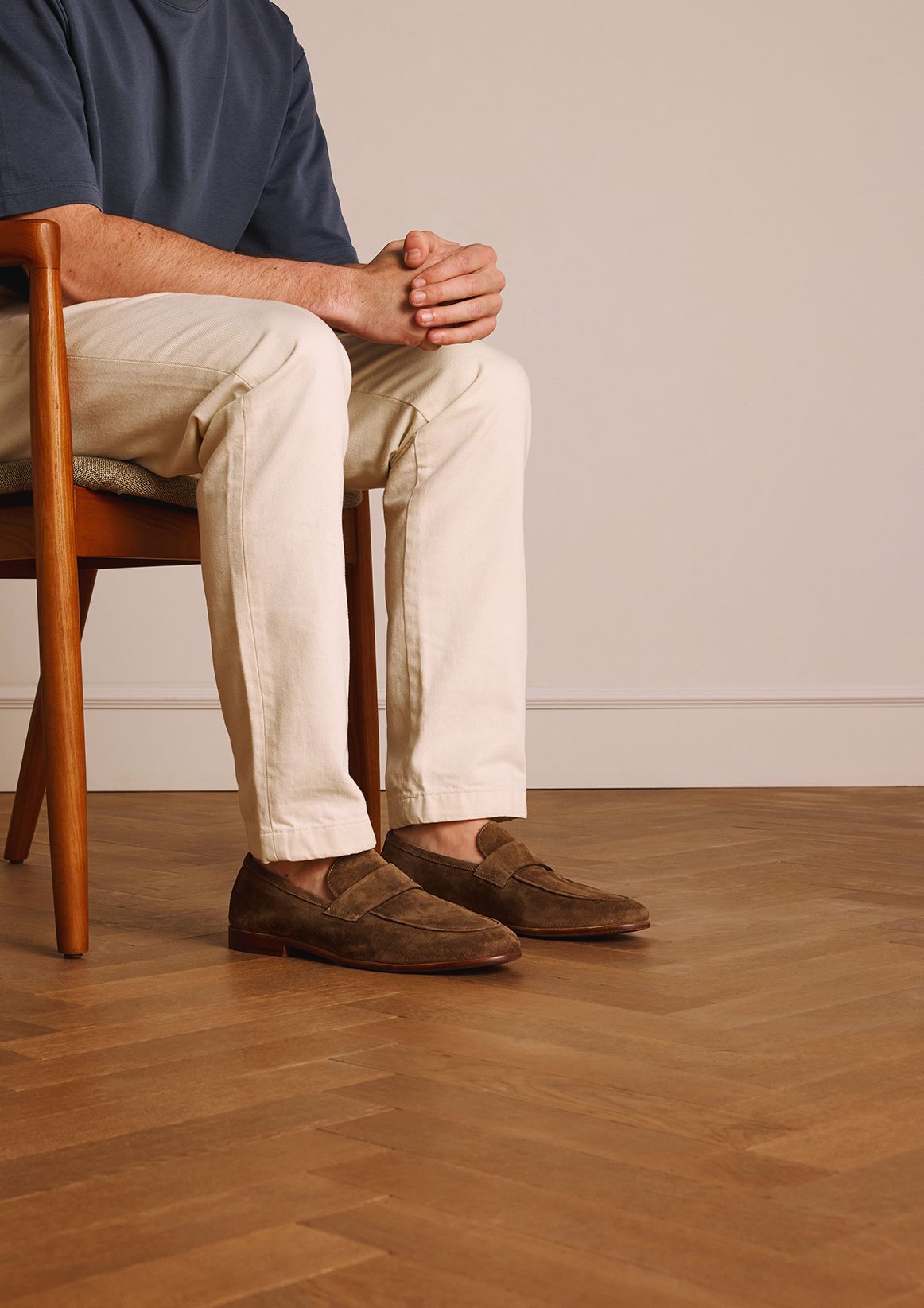 Taupefarbene Veloursleder-Loafer