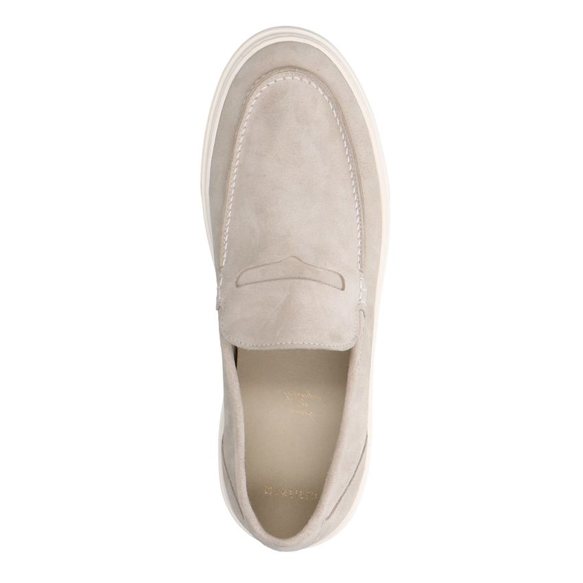 Beige suède loafers met sportieve zool