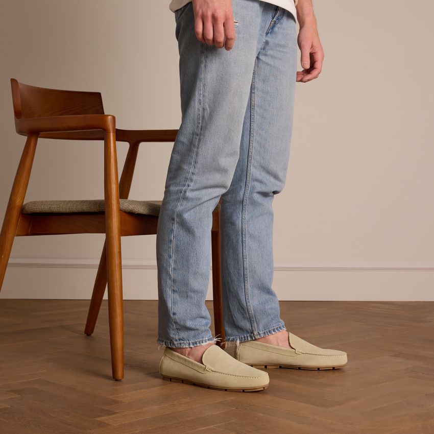 Beigefarbene Veloursleder-Loafer