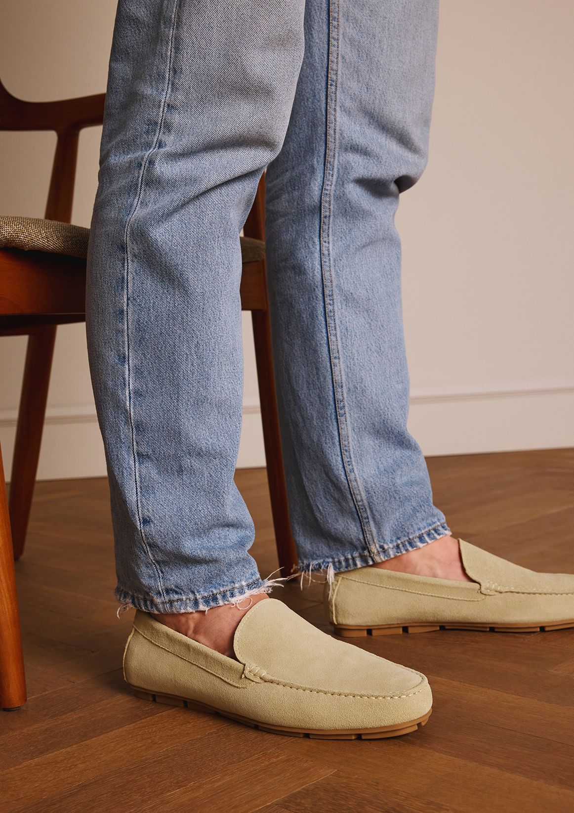 Beigefarbene Veloursleder-Loafer