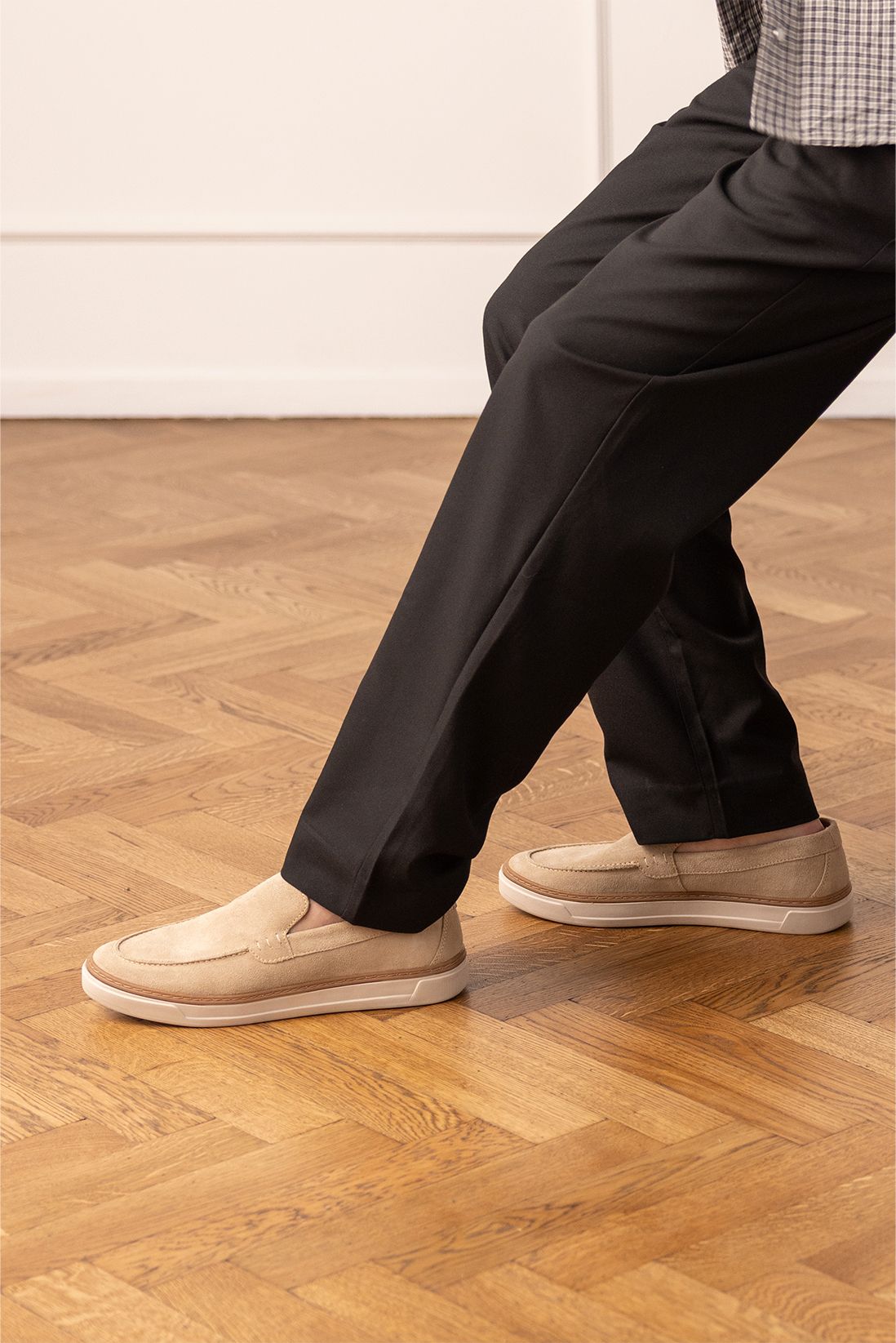 Beige suède loafers