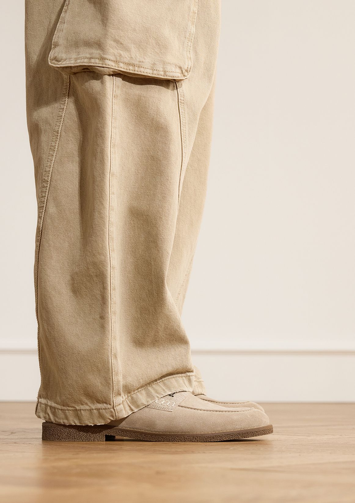 Beigefarbene Veloursleder-Loafer