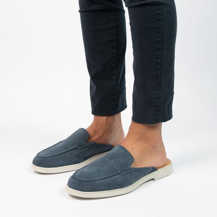 Blauwe suède slip on loafers