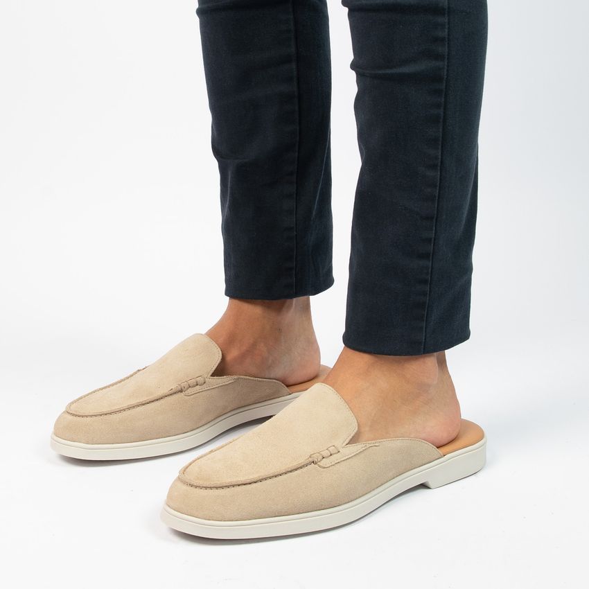 Beige suède slip on loafers