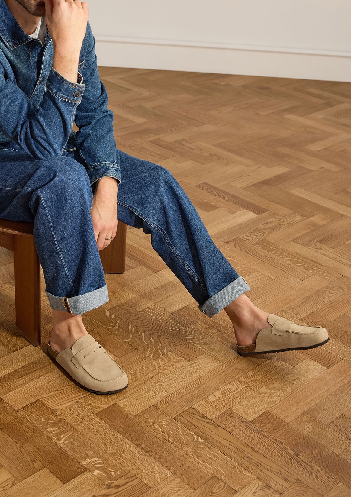 Beige suède clogs