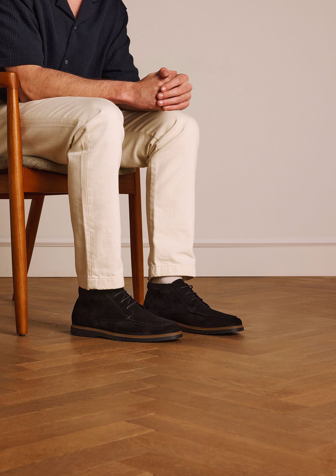 Schwarze Schnürboots aus Veloursleder