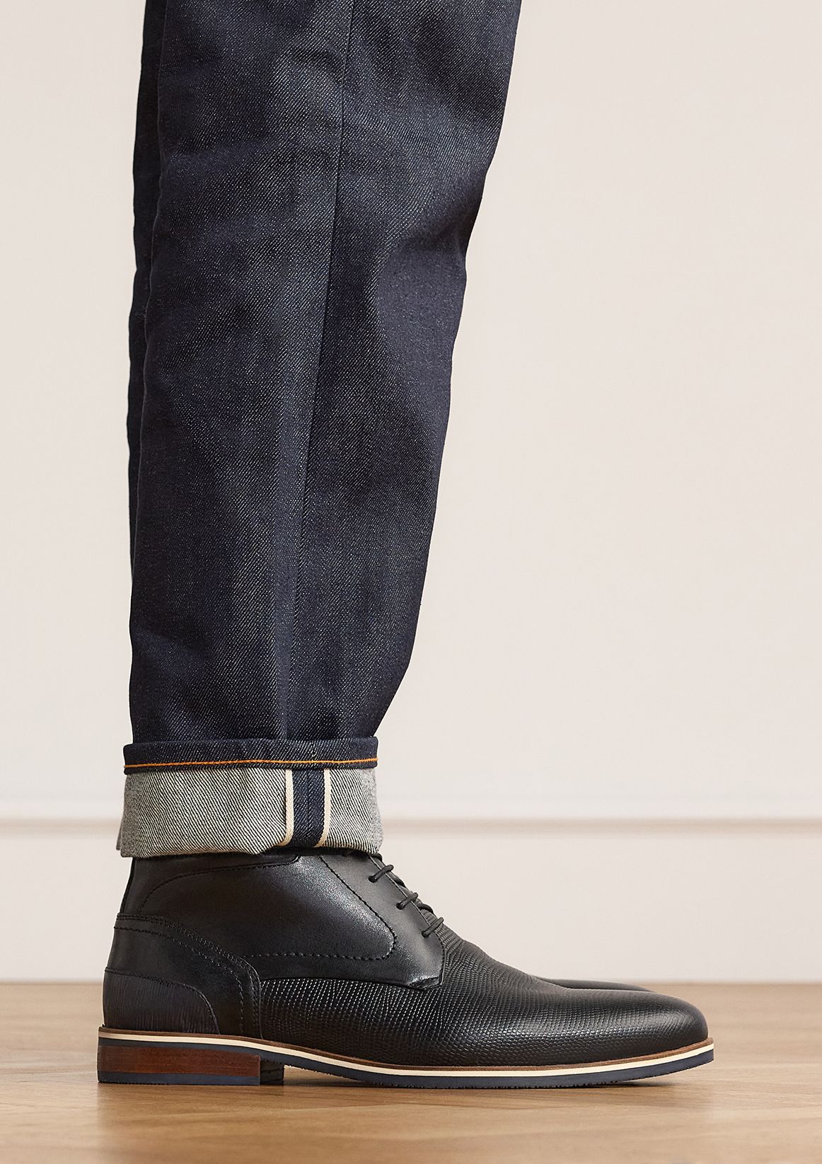 Zwarte leren veterboots