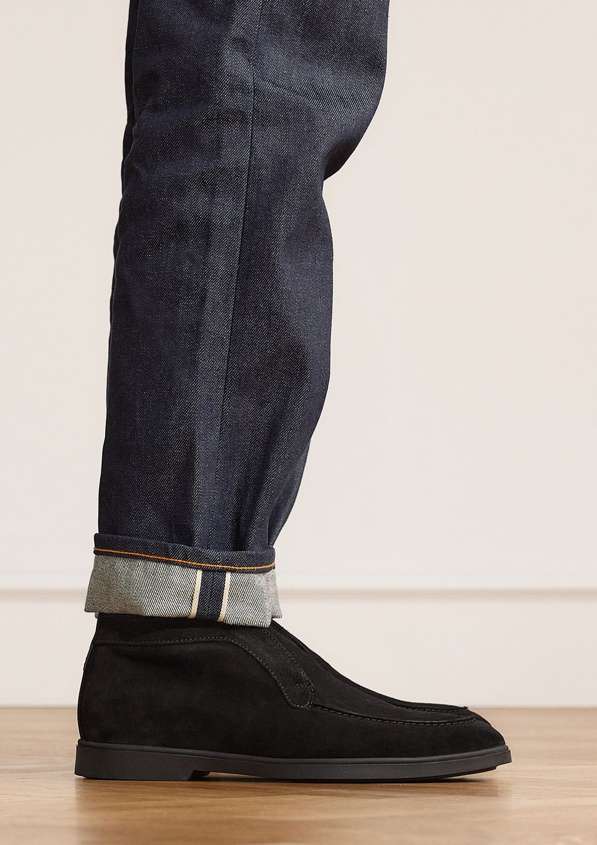 Schwarze Veloursleder-Boots